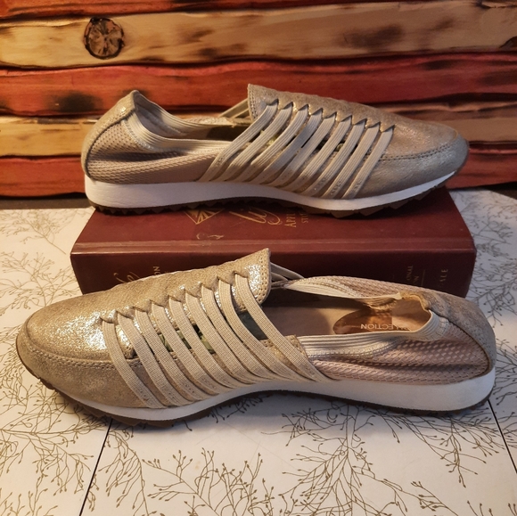 Stretchy strappy gold shoes sz 7 e-collection slipon metallic - Picture 1 of 5
